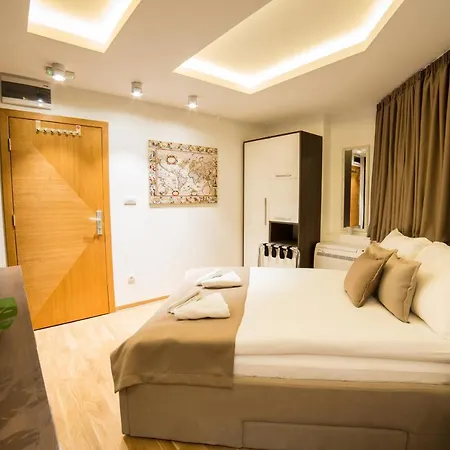 Center Luxury