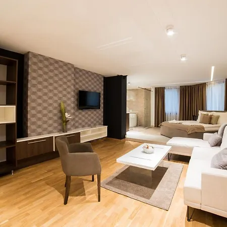 Center Luxury *