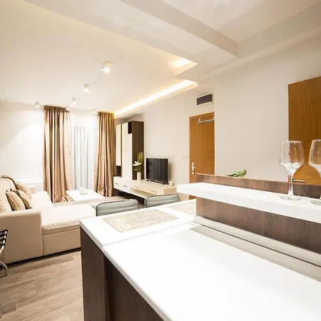 Center Luxury